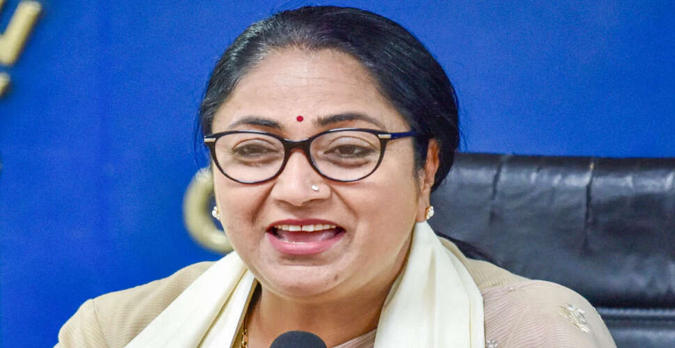 दिल्ली में स्वच्छता अभियान की शुरुआत, मुख्यमंत्री ने झाड़ू लगाकर किया आगाज