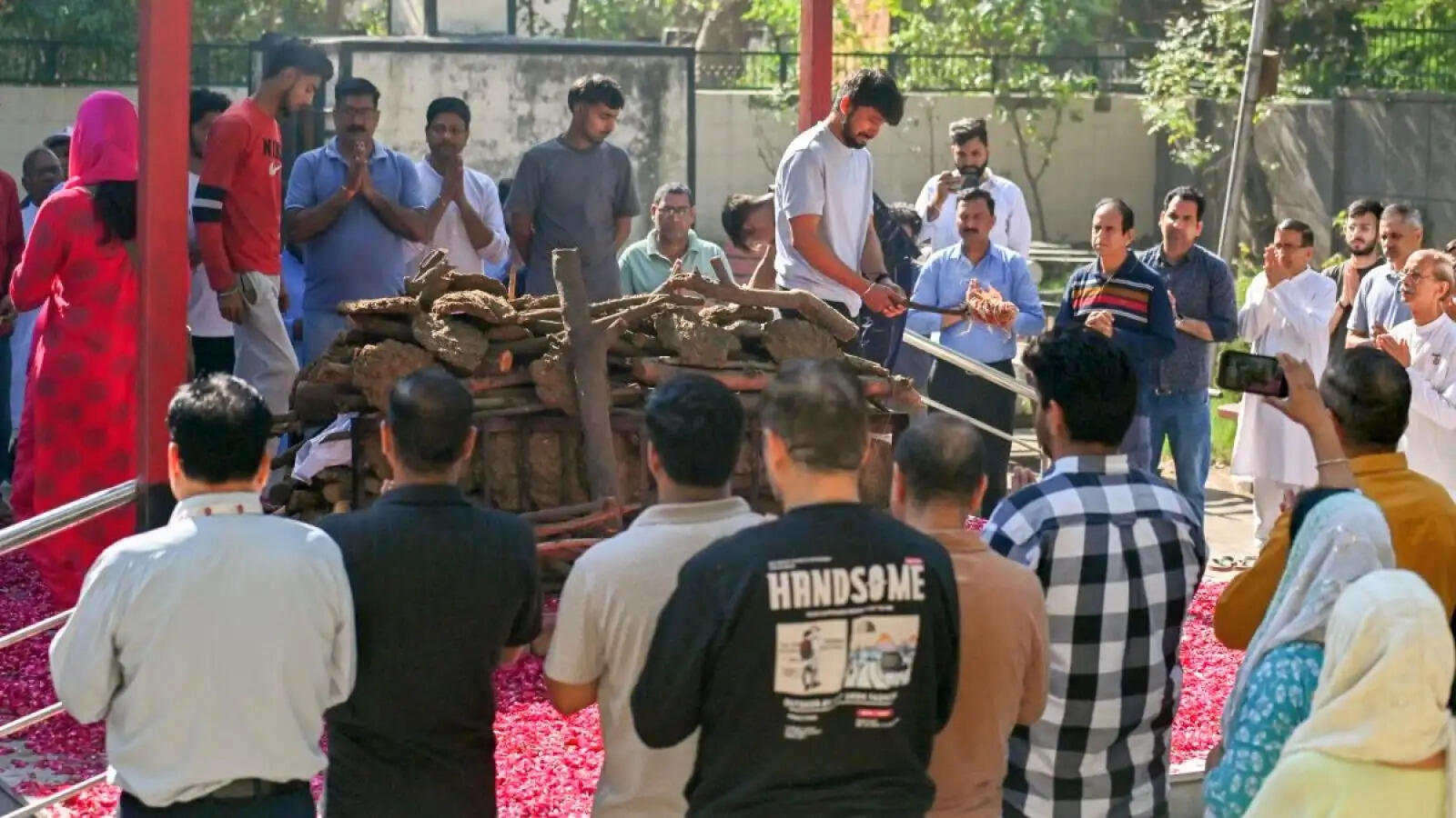 हरीश राणा: पहले भारतीय को मिली निष्क्रिय इच्छामृत्यु, अंतिम विदाई में भावुकता