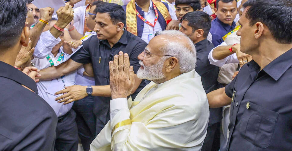 प्रधानमंत्री मोदी ने आडवाणी को जन्मदिन पर दी शुभकामनाएं