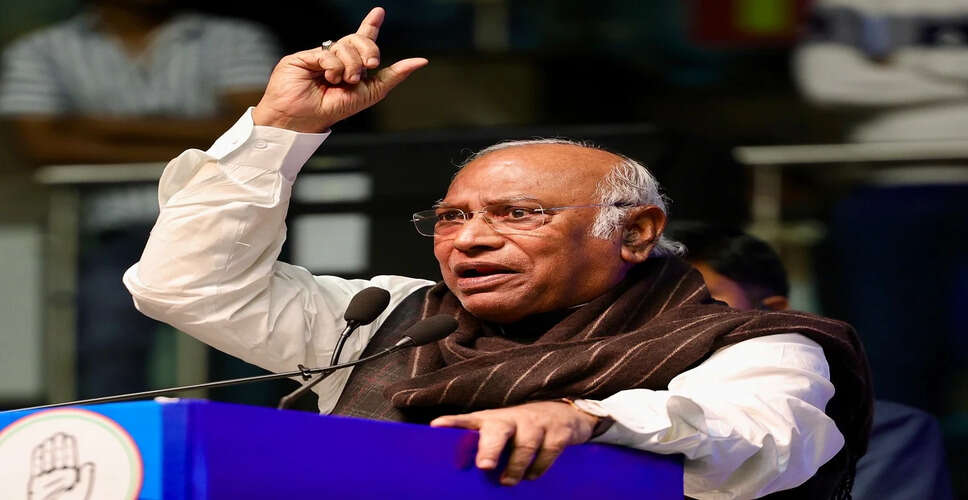 कांग्रेस अध्यक्ष खड़गे ने चुनाव आयोग पर उठाए सवाल, वोट चोरी का लगाया आरोप