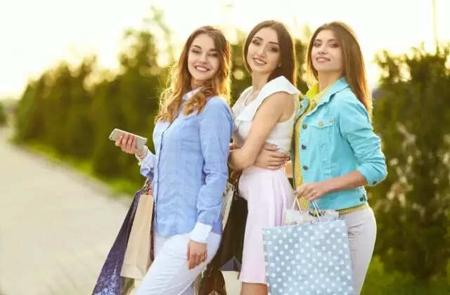 फरवरी में जन्मी लड़कियों की खासियतें: रोमांटिक और आकर्षक