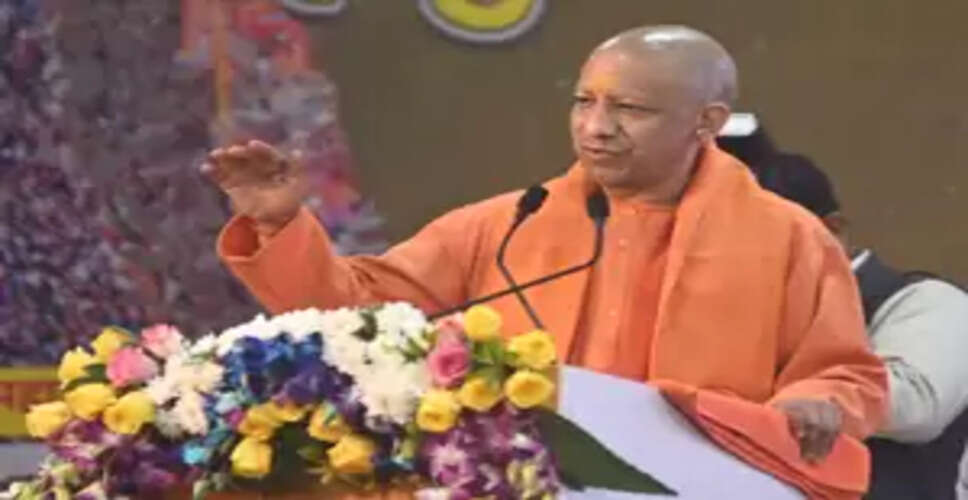 दिल्ली में जितना अधिकार केजरीवाल का है, उतना ही अन्य राज्यों से आए लोगों का भी है : सीएम योगी