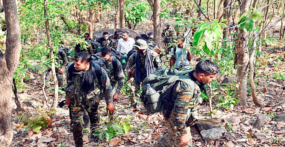 छत्तीसगढ़ में नक्सलियों के खिलाफ सुरक्षाबलों की कार्रवाई, एक मारा गया
