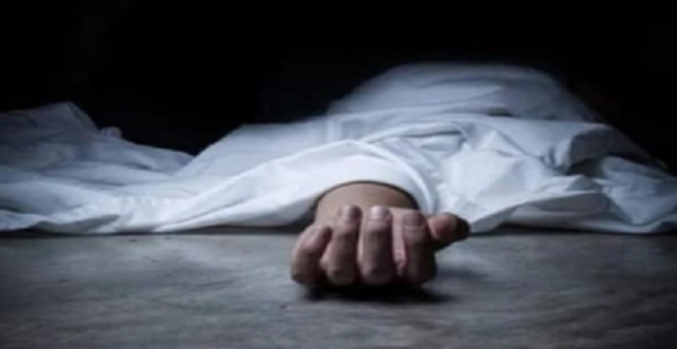 नोएडा : पत्नी की हत्या कर पति फरार, 24 घंटे बेड पर पड़ा रहा शव