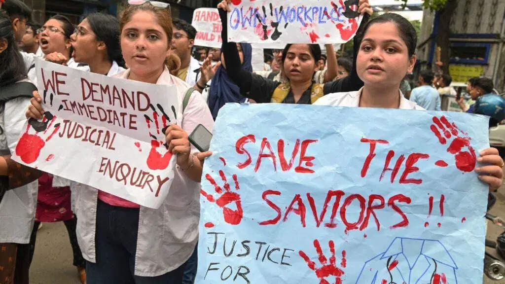 दुर्गापुर में मेडिकल छात्रा के साथ गैंगरेप: ममता बनर्जी के बयान पर उठे सवाल
