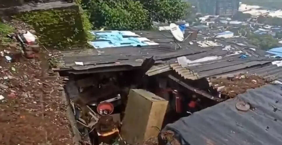मुंबई में भारी बारिश से भूस्खलन, दो की मौत और दो घायल