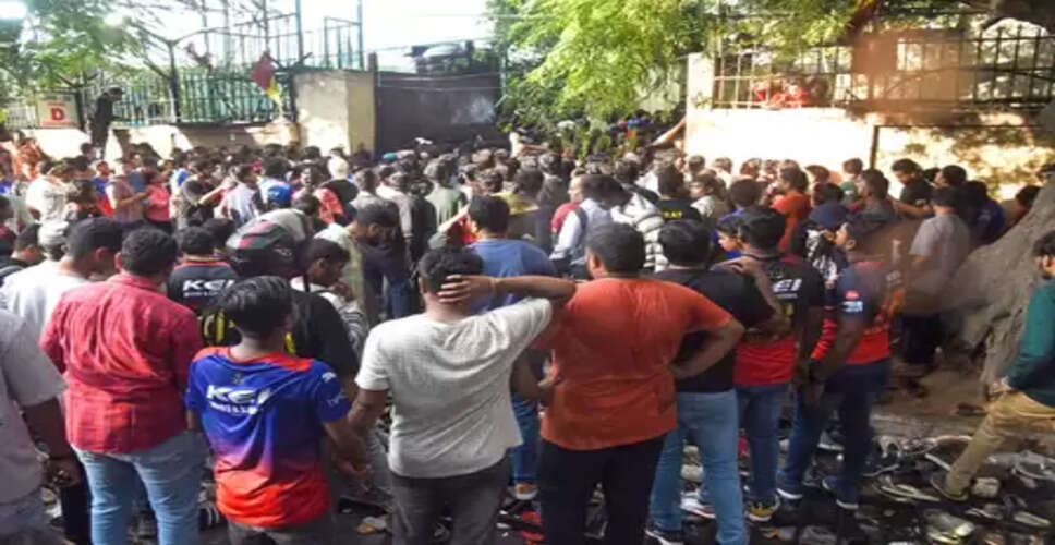 चिन्नास्वामी स्टेडियम भगदड़ मामले में एफआईआर दर्ज; आरोपियों में आरसीबी प्रबंधन का नाम भी शामिल