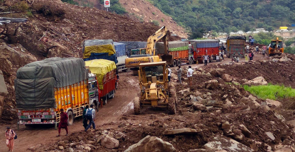 हिमाचल प्रदेश में बारिश से बाढ़ और भूस्खलन, तीन की मौत