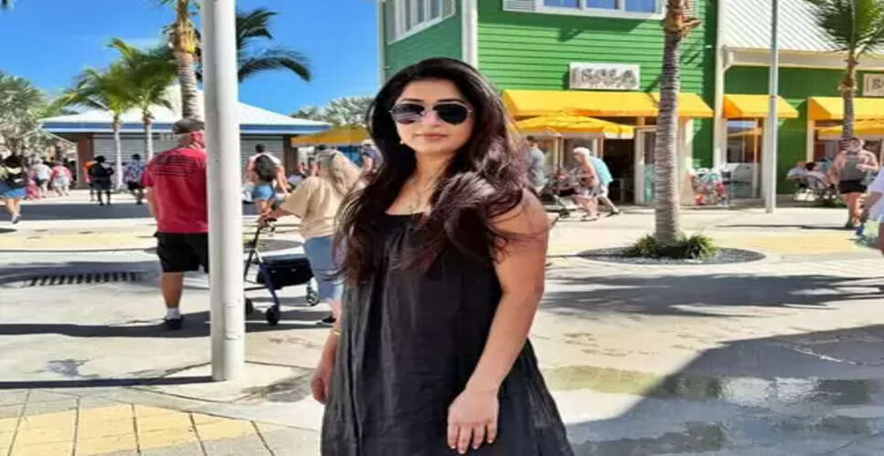 शाइन टॉम चाको के शोकाकुल परिवार के लिए मीरा जैस्मीन ने की प्रार्थना