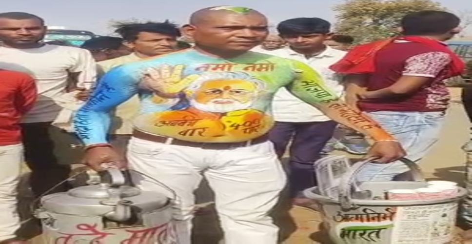 अपने 'भगवान' पीएम मोदी को चाय पिलाने के लिए सभी सभाओं में पहुंचते हैं मुजफ्फरपुर के अशोक
