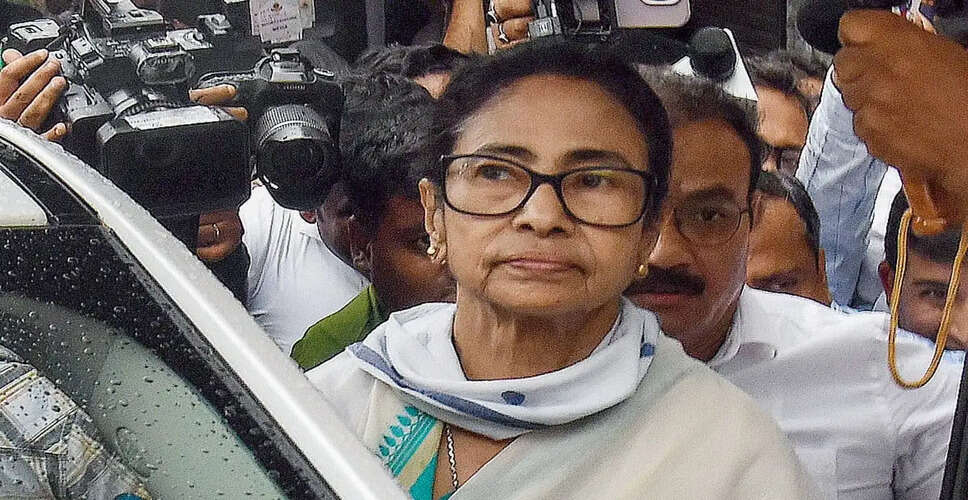 बंगाल चुनाव: ममता बनर्जी का EVM स्ट्रॉन्ग रूम दौरा, BJP पर लगाए गंभीर आरोप
