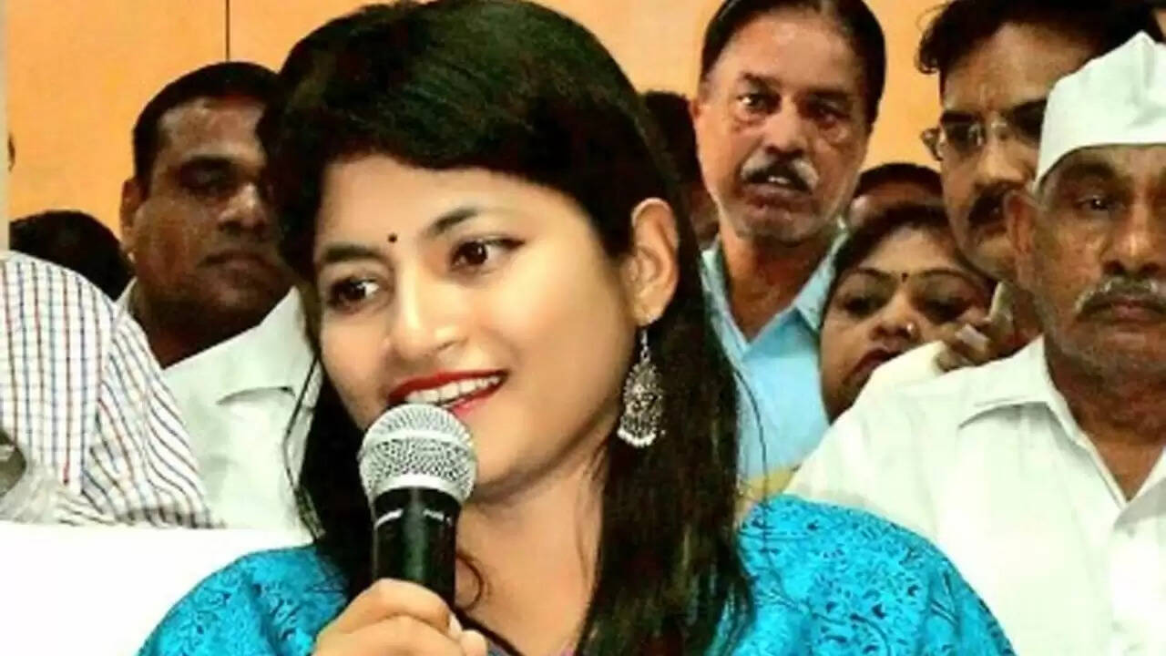 IAS B. चंद्रकला: यूपी की 'लेडी सिंघम' की नई तैनाती और UPSC में सफलता