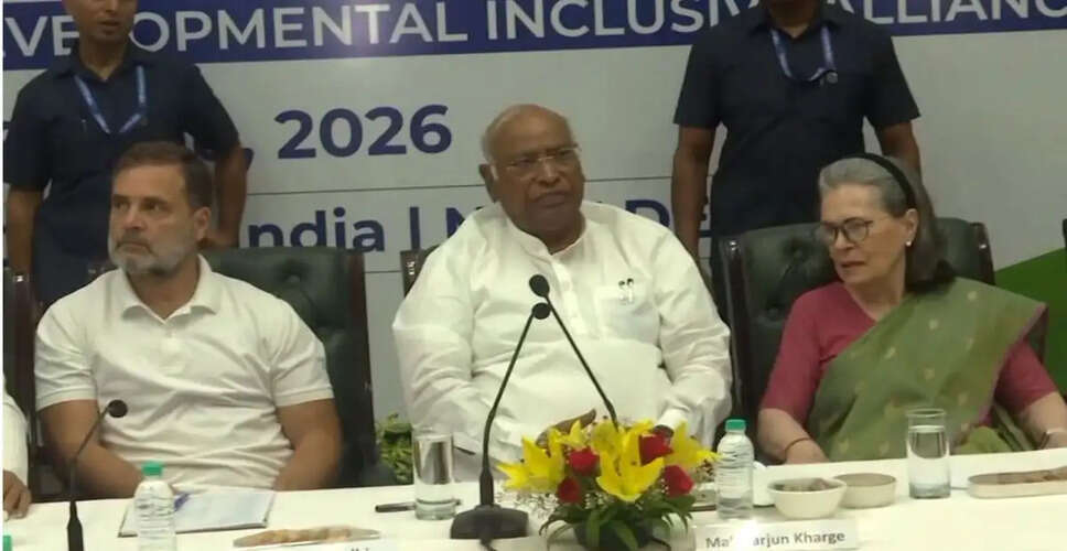 इंडिया ब्लॉक की बैठक में खड़गे ने उठाए गंभीर मुद्दे