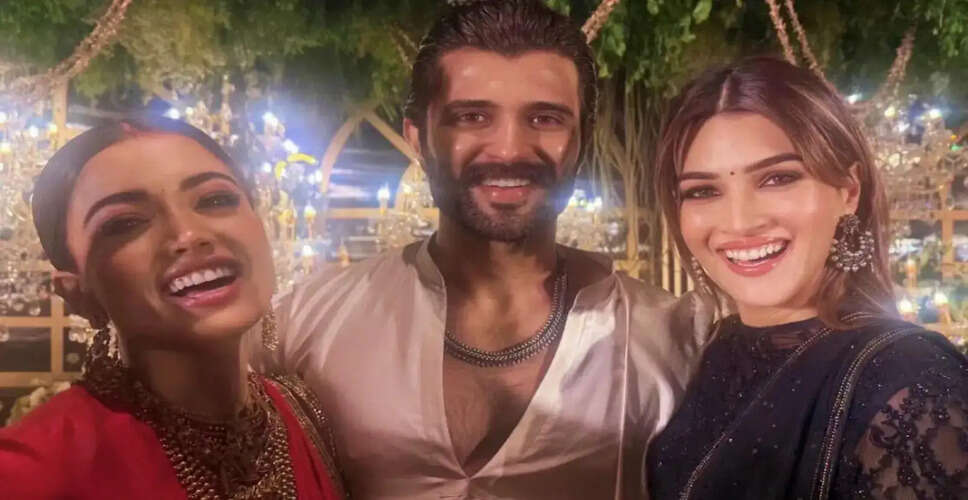 कृति सेनन और रश्मिका मंदाना की दोस्ती की झलक