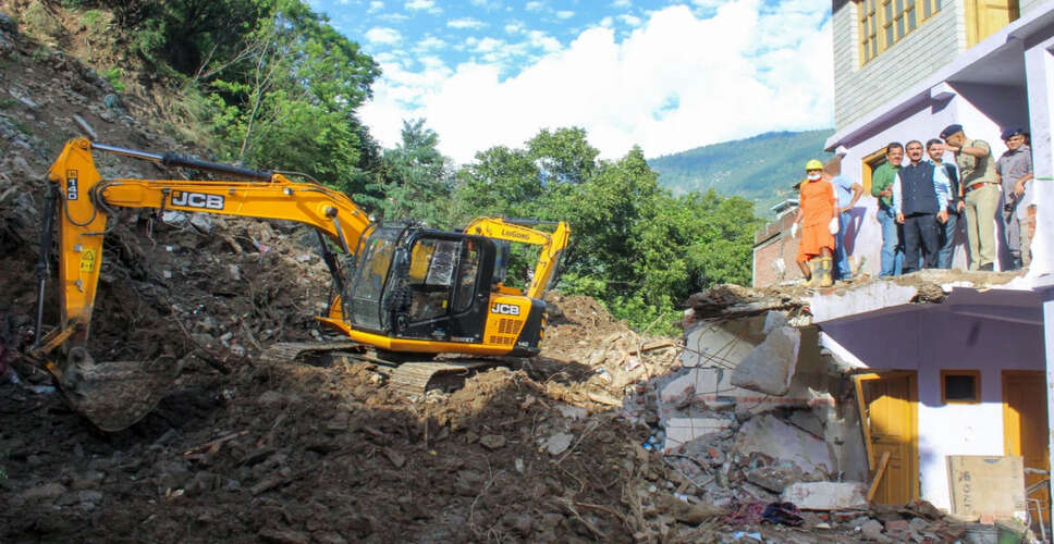 हिमाचल प्रदेश में मानसून से तबाही: 360 लोगों की मौत, सड़कें अवरुद्ध