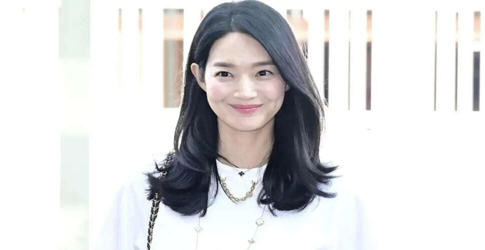 शिन मिन-आह की शानदार एयरपोर्ट लुक और शादी की कहानी