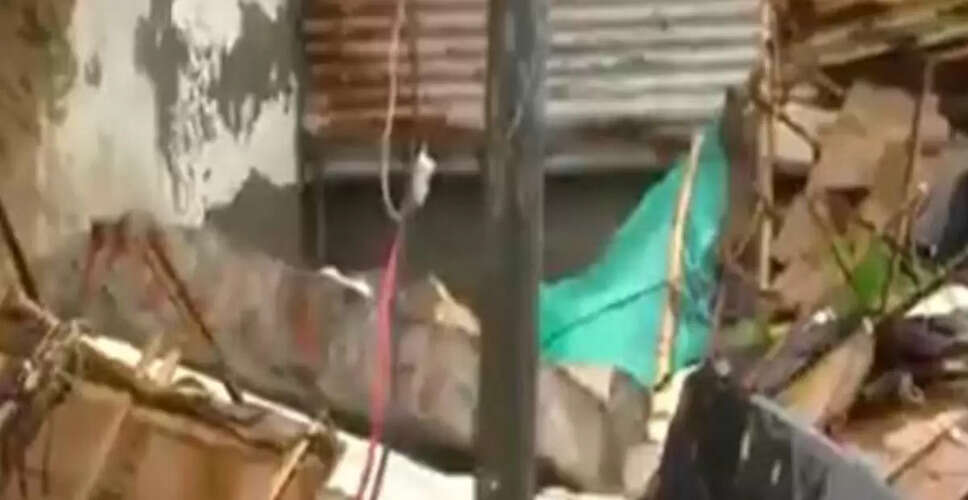 दिल्ली के जैतपुर में दीवार गिरने से सात लोगों की मौत