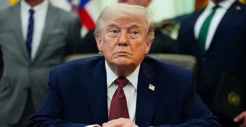 डोनाल्ड ट्रंप की अनुमोदन रेटिंग में गिरावट, इराक युद्ध और महंगाई मुख्य कारण