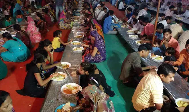 भंडारे का महत्व: क्यों नहीं खाना चाहिए भंडारे का भोजन?