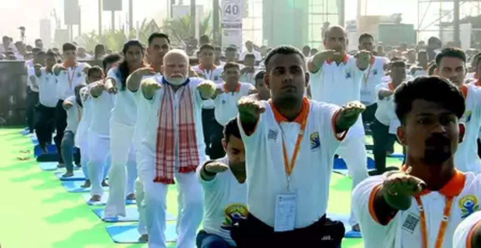 प्रधानमंत्री ने विशाखपत्तनम में 3 लाख लोगों संग किया योग, दिया 'हील इन इंडिया' का भी मंत्र