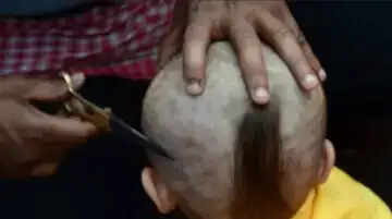 मुंडन की प्रक्रिया: अंतिम संस्कार के पीछे का रहस्य