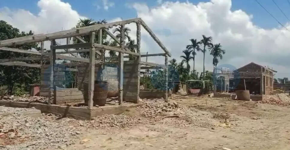 बिस्वनाथ में 307 परिवारों का सरकारी भूमि से अतिक्रमण हटाने का अभियान