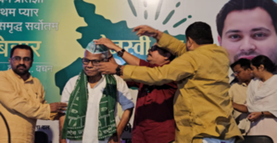 जेडीयू नेता रंजन यादव राजद में हुए शामिल, कहा लालटेन की लहर चल रही है