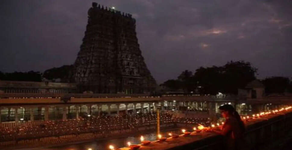 मीनाक्षी अम्मान मंदिर में कुंभाभिषेकम समारोह की तैयारियों का निरीक्षण