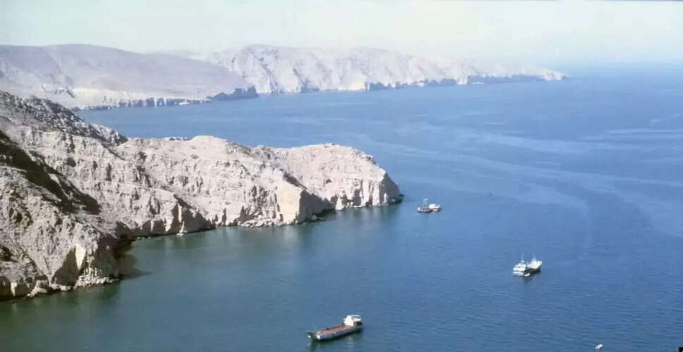 ईरान और अमेरिका के बीच संघर्ष: जलमार्गों का अधिकार और अंतरराष्ट्रीय कानून