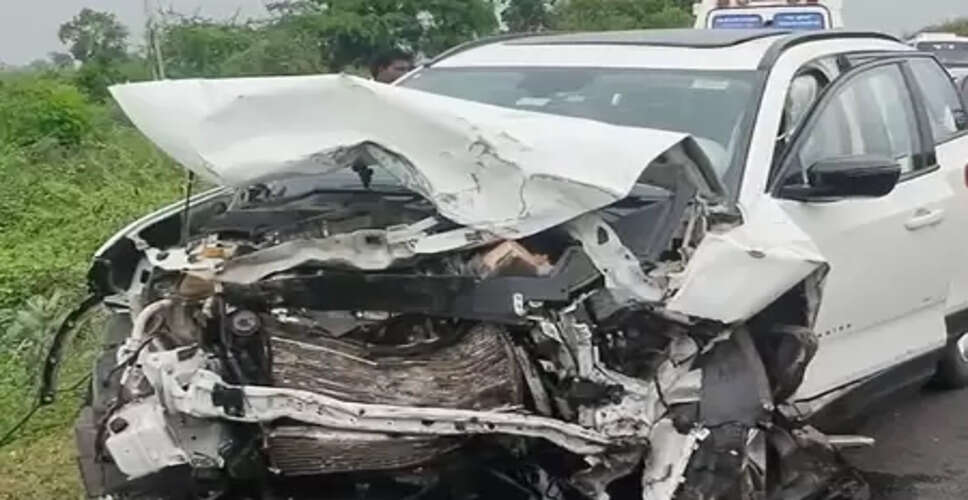 गुजरात के सुरेंद्रनगर में भीषण हादसा, दो वाहनों की टक्कर में 8 की मौत