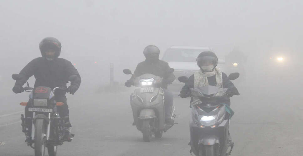 दिल्ली हवाई अड्डे पर कोहरे के कारण उड़ानें प्रभावित