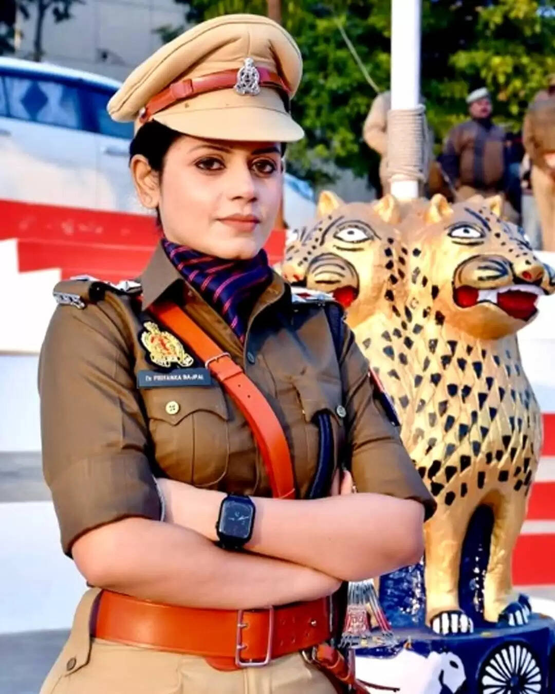 यूपी की डीएसपी प्रियंका वाजपेयी का अनोखा जन्मदिन: रोबोट ने लाया केक