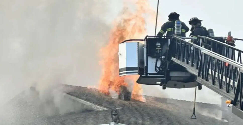 वेस्ली चैपल में बड़े आग की घटना, धुएं का गुबार