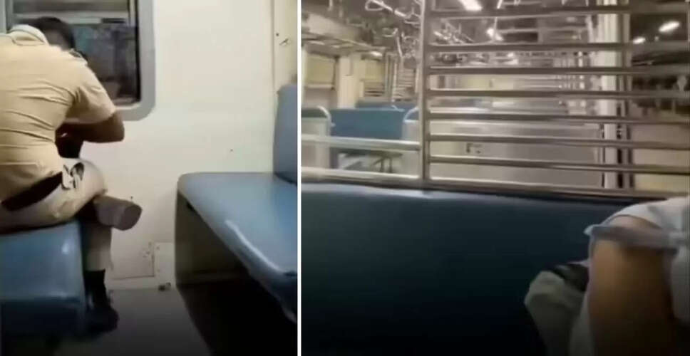मुंबई लोकल ट्रेन में पुलिस कांस्टेबल का दिल जीतने वाला काम वायरल