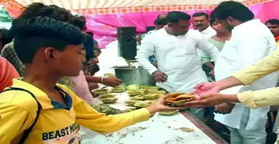 भंडारे का भोजन: सही या गलत? जानें शास्त्रों के अनुसार