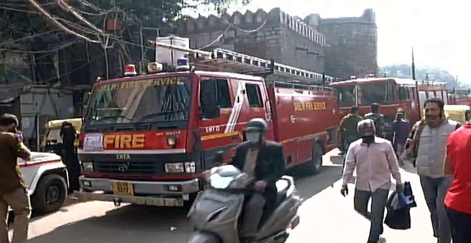 दिल्ली में अतिक्रमण हटाने के दौरान पुलिस पर पत्थरबाजी, पांच घायल