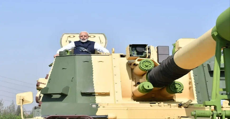 प्रधानमंत्री मोदी का हजीरा दौरा: आत्मनिर्भरता की दिशा में एक कदम