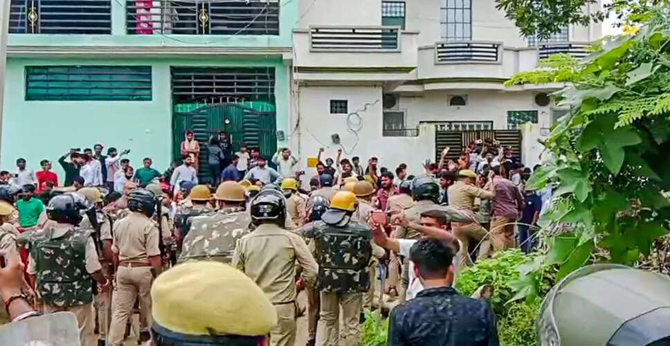 भाजपा नेता का विवादास्पद आरती समारोह, फतेहपुर में मचा हंगामा