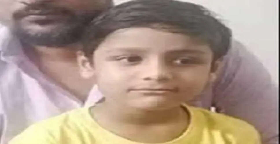 8 वर्षीय बच्चे ने लिफ्ट में 3 घंटे फंसने के बावजूद किया होमवर्क