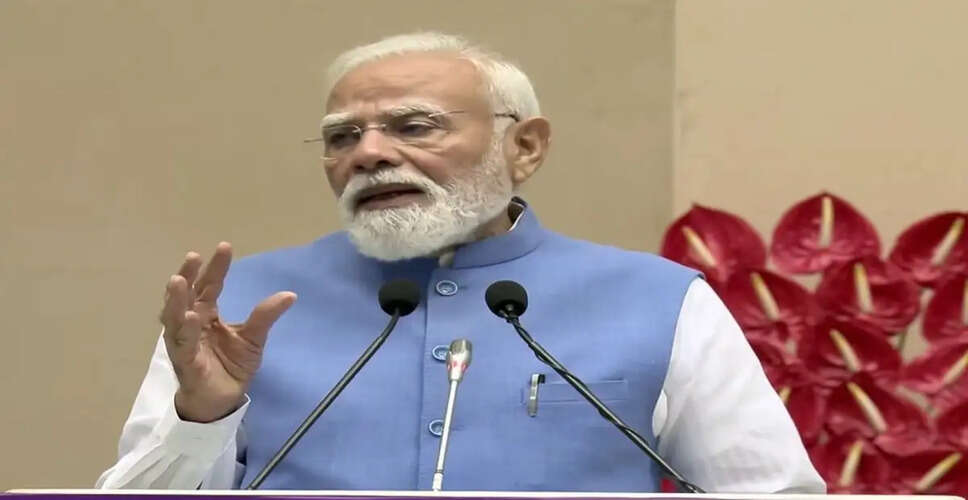 प्रधानमंत्री मोदी ने रोजगार योजना के तहत 2,400 करोड़ रुपये का वितरण किया