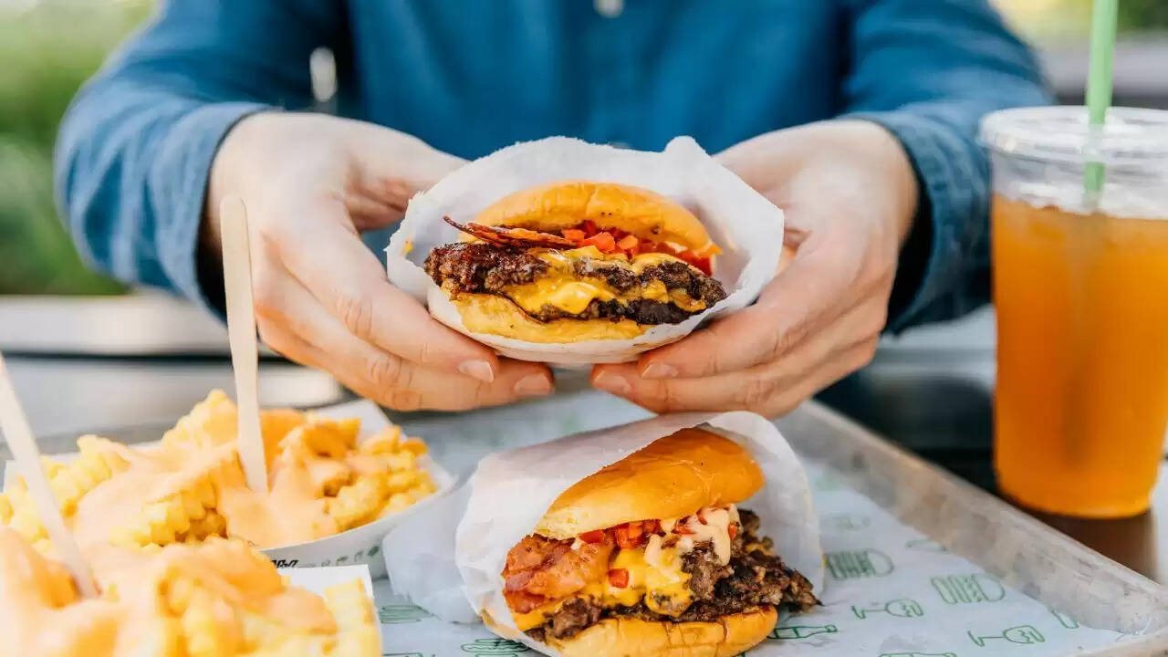 हैमबर्गर के कारण पायलट की दुखद मौत: एक खतरनाक एलर्जी की कहानी