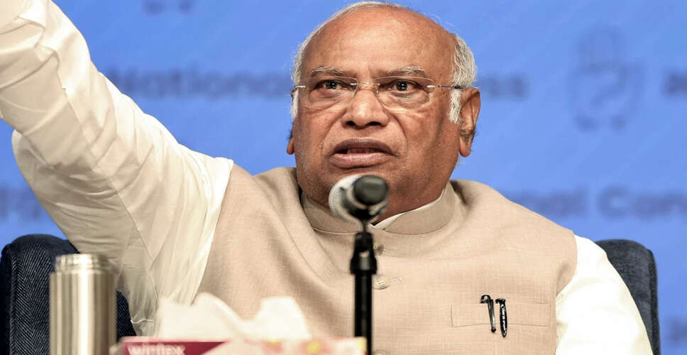 कांग्रेस ने मोदी की विदेश नीति पर उठाए सवाल, मणिपुर की अनदेखी का आरोप