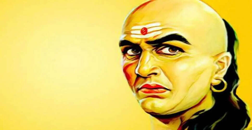 चाणक्य नीति: चार प्रकार के लोग जिनके पास हमेशा धन की कमी रहती है