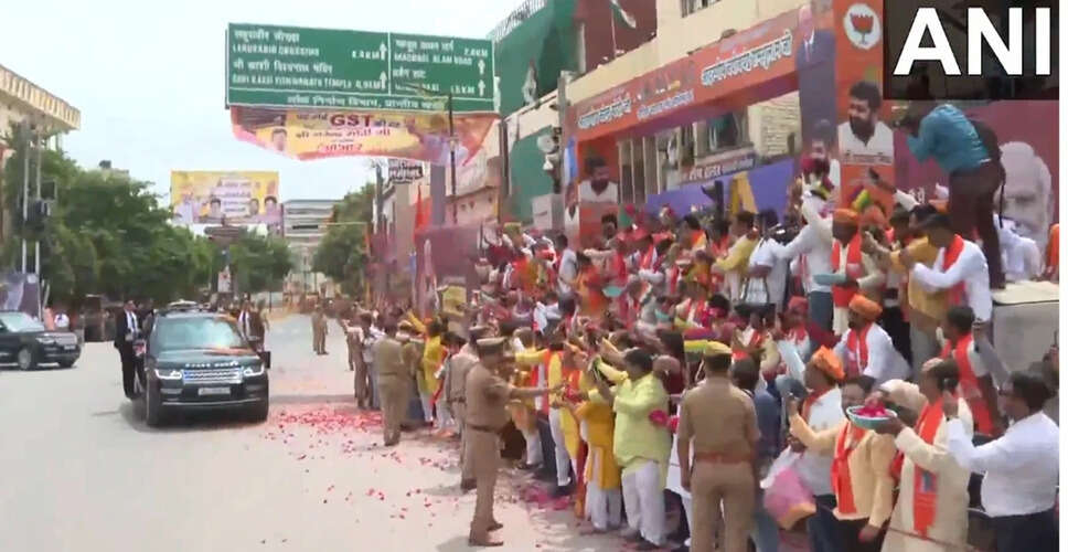 प्रधानमंत्री मोदी का वाराणसी में रोड शो और मॉरीशस के प्रधानमंत्री के साथ द्विपक्षीय वार्ता