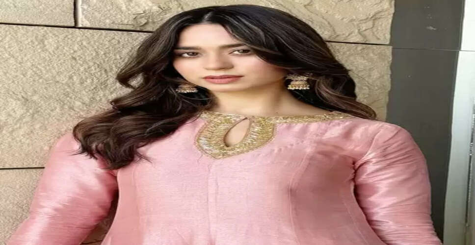 'लाल परी' टाइटल से खुश सौंदर्या शर्मा, मलाइका की 'मुन्नी बदनाम' से तुलना पर रखी अपनी राय