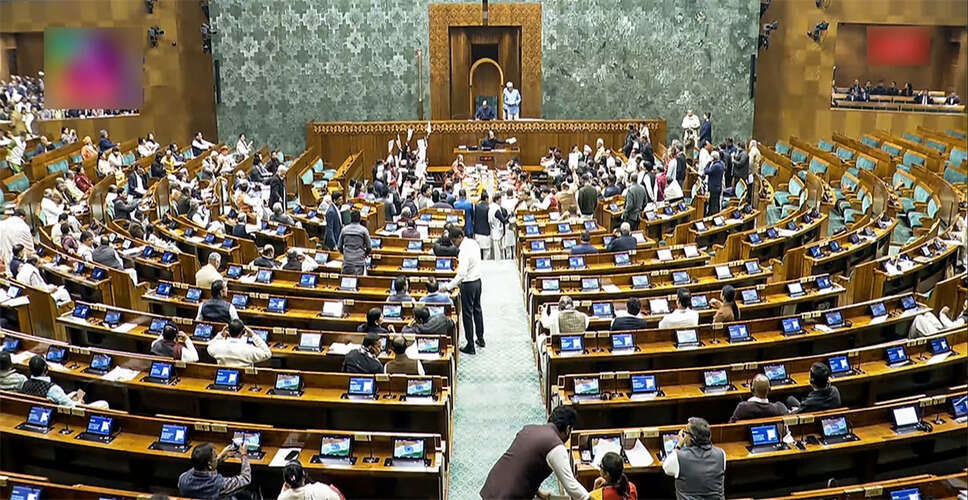 आठ सांसदों का बजट सत्र के लिए निलंबन, सदन में हंगामा