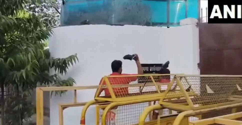 लखनऊ में समाजवादी पार्टी का प्रदर्शन, मेयर के बयान पर विवाद