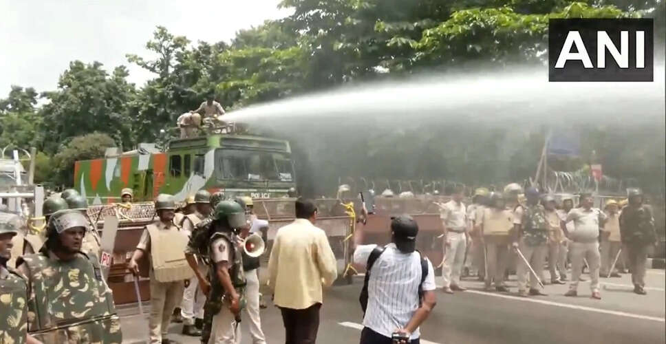 ओडिशा में छात्रा की आत्मदाह के बाद विरोध प्रदर्शन, पुलिस ने किया बल प्रयोग