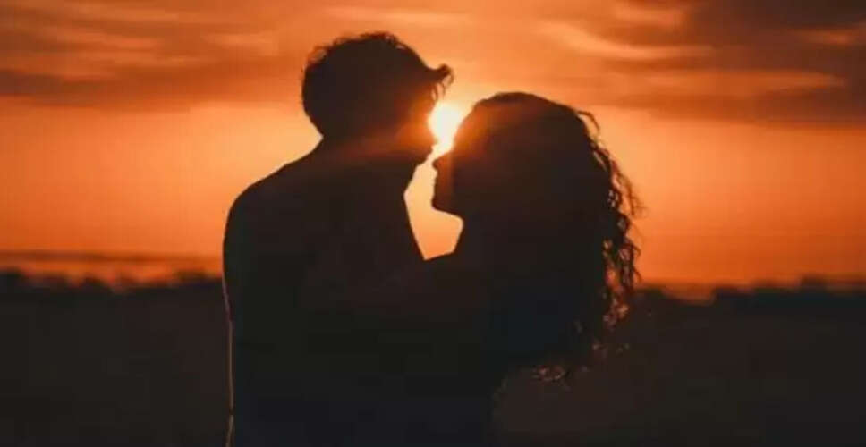 गोरखपुर में युवती ने किशोर को फंसाकर किया शारीरिक शोषण, 12 लाख की मांग