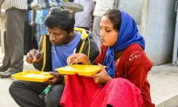 आचार्य चाणक्य की सलाह: पुरुषों को महिलाओं को इन हालातों में नहीं देखना चाहिए